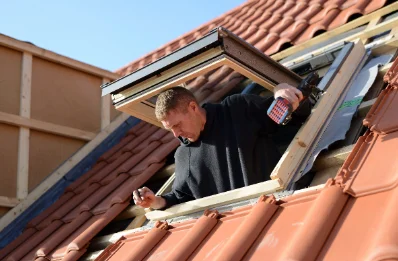 Pose de fenêtres de toit Velux à Salice